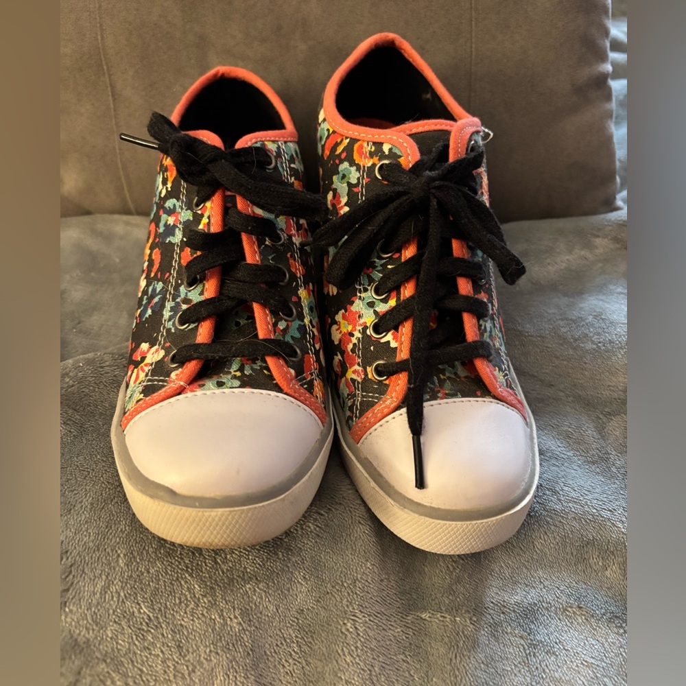 SO Women's Floral Heeled Sneakers with Black Laces